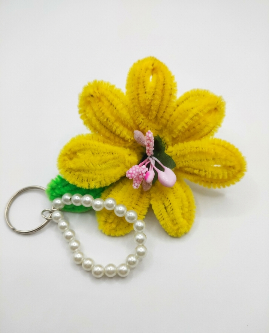 Handmade Pipecleaner Flower Keychain - Image 2